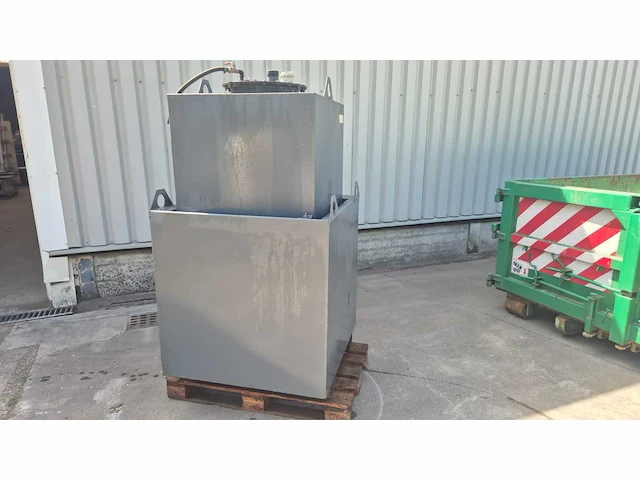 Metalen opslagtank 1000l – dubbelwandig met opvangbak (2x) - afbeelding 1 van  7