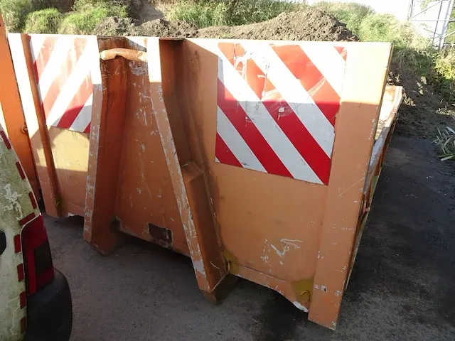 Metalen optrekcontainer - afbeelding 2 van  4