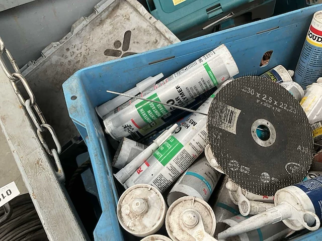 Metalen palletkist met inhoud - afbeelding 13 van  16