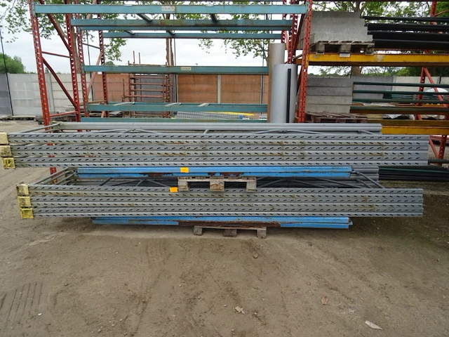 Metalen palletstelling - afbeelding 1 van  3