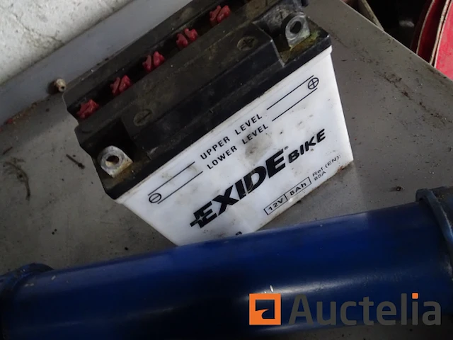 Metalen plank en de inhoud ervan - afbeelding 5 van  38