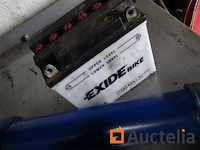 Metalen plank en de inhoud ervan - afbeelding 5 van  38