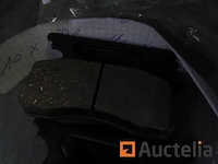 Metalen plank en de inhoud ervan - afbeelding 11 van  38