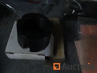 Metalen plank en de inhoud ervan - afbeelding 18 van  38