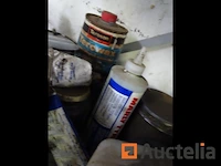 Metalen plank en de inhoud ervan - afbeelding 24 van  38