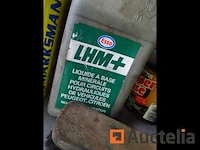 Metalen plank en de inhoud ervan - afbeelding 25 van  38