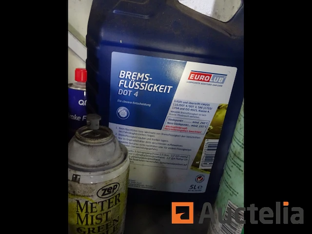 Metalen plank en de inhoud ervan - afbeelding 29 van  38