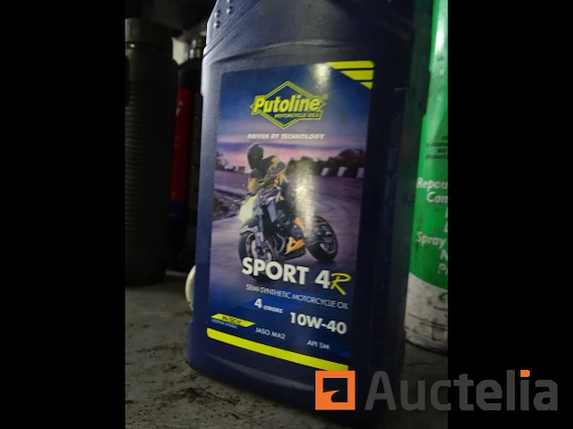 Metalen plank en de inhoud ervan - afbeelding 30 van  38