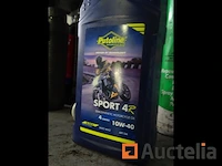 Metalen plank en de inhoud ervan - afbeelding 30 van  38