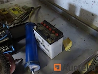 Metalen plank en de inhoud ervan - afbeelding 31 van  38