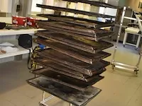 Metalen platenkar met partij platen 44x44x180 - afbeelding 1 van  2
