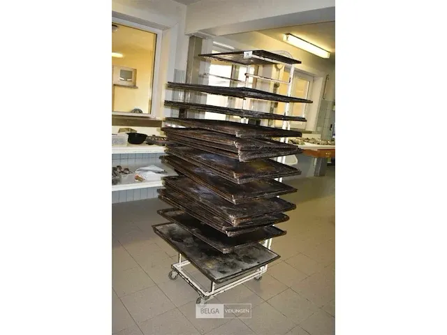 Metalen platenkar met partij platen 44x44x180 - afbeelding 2 van  2