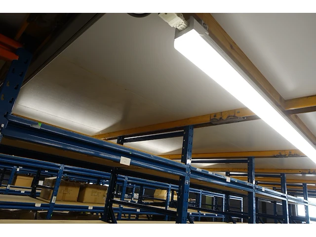 Metalen platform + rekken - afbeelding 2 van  23