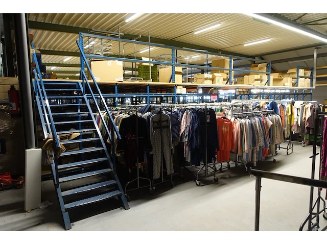 Metalen platform + rekken - afbeelding 8 van  23