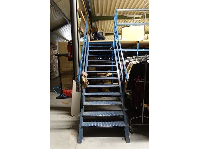 Metalen platform + rekken - afbeelding 9 van  23