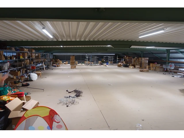 Metalen platform + rekken - afbeelding 11 van  23