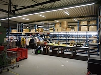 Metalen platform + rekken
