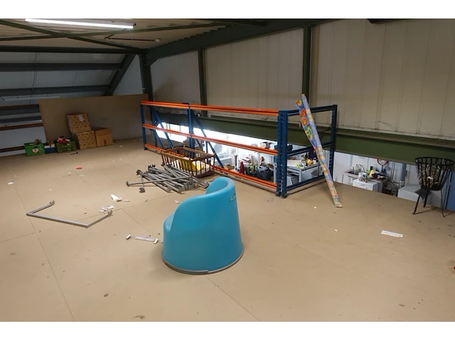 Metalen platform + rekken - afbeelding 13 van  23