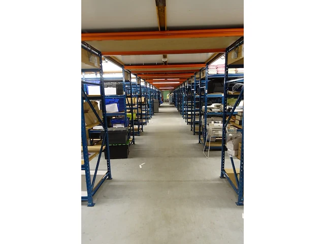 Metalen platform + rekken - afbeelding 17 van  23