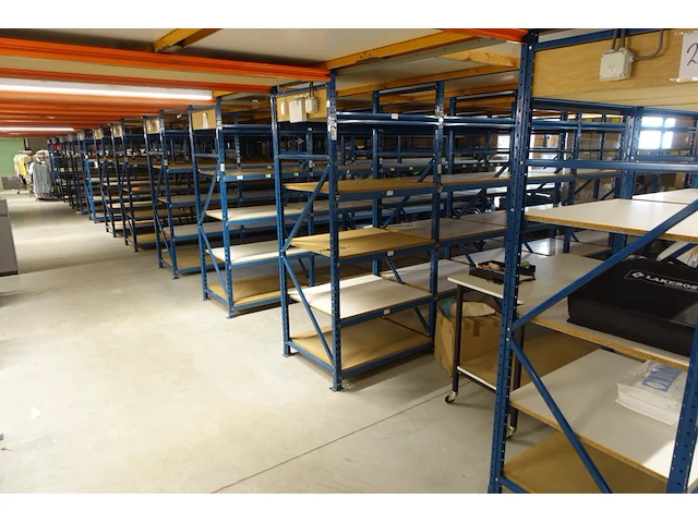 Metalen platform + rekken - afbeelding 18 van  23