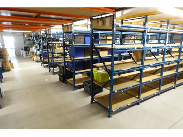 Metalen platform + rekken - afbeelding 21 van  23