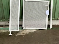 Metalen poort grijs + extra stukken afm plm 89 x 4 x 105 cm - afbeelding 1 van  2