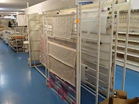 Metalen rek + behangpapier - afbeelding 1 van  2