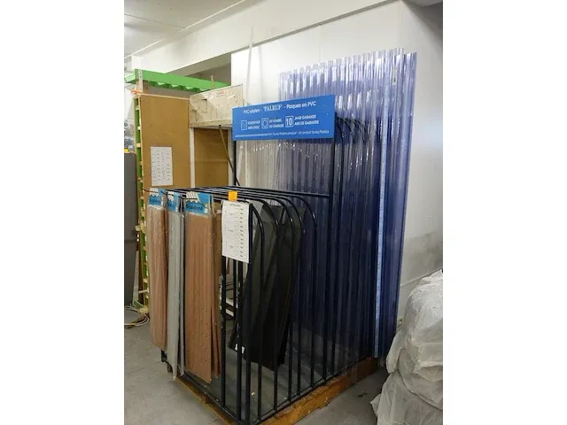 Metalen rek + inhoud - afbeelding 2 van  2