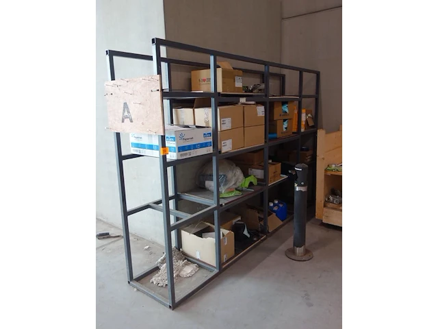 Metalen rek + inhoud - afbeelding 2 van  5