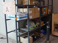 Metalen rek + inhoud - afbeelding 2 van  5