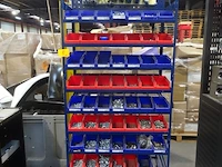 Metalen rek + inhoud - afbeelding 1 van  7