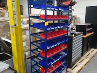 Metalen rek + inhoud - afbeelding 2 van  7