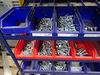 Metalen rek + inhoud - afbeelding 3 van  7