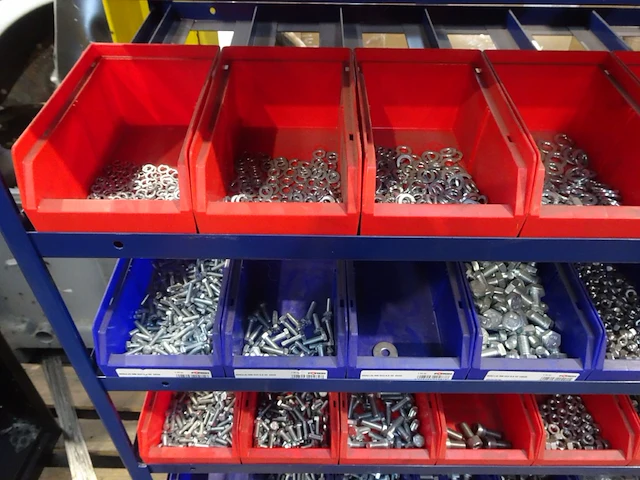 Metalen rek + inhoud - afbeelding 4 van  7