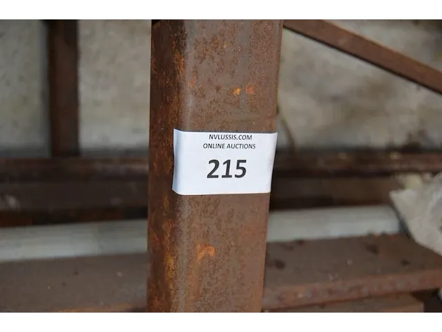 Metalen rek met divers ijzer ca. 1000 kg - afbeelding 4 van  10