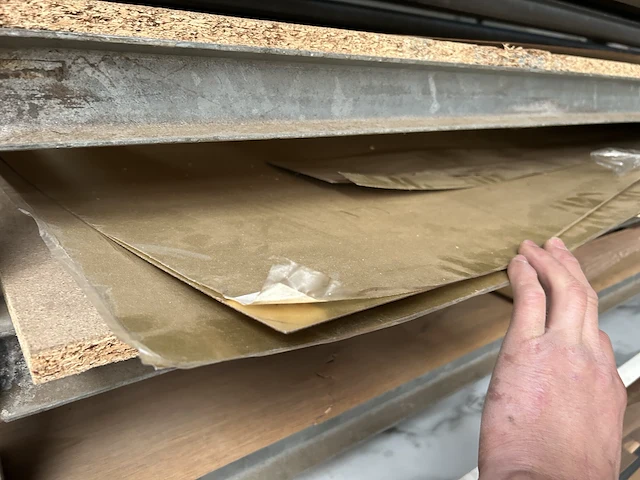 Metalen rek met inhoud (fineer) 3220x1250x2080mm - afbeelding 5 van  6