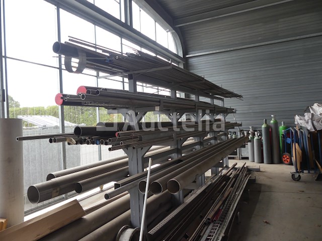 Metalen rek met inhoud (rvs) - afbeelding 1 van  15