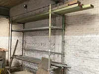 Metalen rek met inhoud - afbeelding 2 van  8