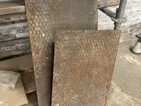 Metalen rek met inhoud - afbeelding 3 van  8