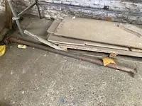 Metalen rek met inhoud - afbeelding 4 van  8