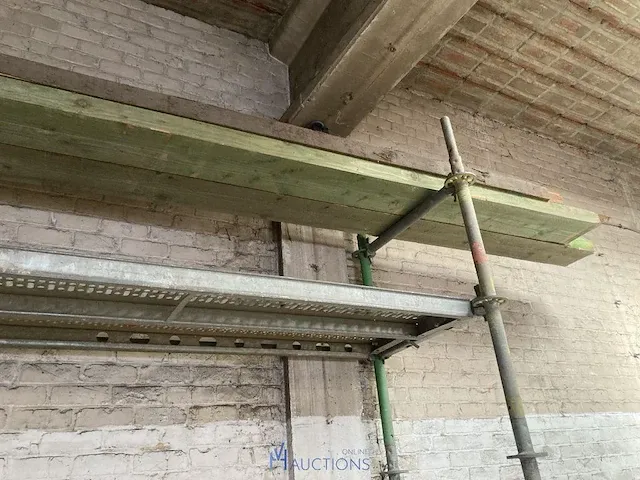 Metalen rek met inhoud - afbeelding 7 van  8