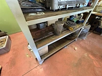 Metalen rek met inhoud - afbeelding 2 van  13