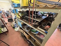 Metalen rek met inhoud - afbeelding 10 van  13