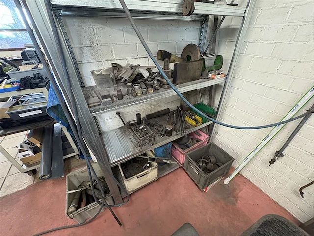 Metalen rek met toebehoren slijptafel - afbeelding 2 van  9