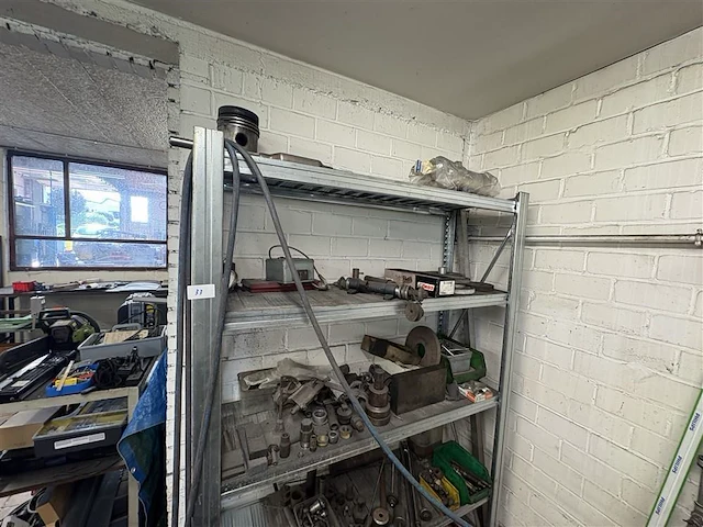 Metalen rek met toebehoren slijptafel - afbeelding 3 van  9