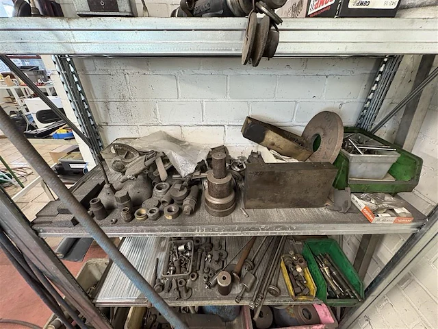 Metalen rek met toebehoren slijptafel - afbeelding 5 van  9