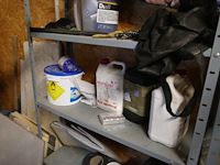 Metalen rekken met inhoud - afbeelding 4 van  9