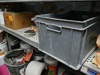 Metalen rekken met inhoud - afbeelding 6 van  9