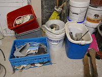 Metalen rekken met inhoud - afbeelding 7 van  9