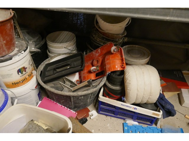 Metalen rekken met inhoud - afbeelding 8 van  9